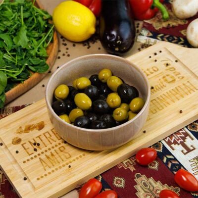 Маслины и оливки