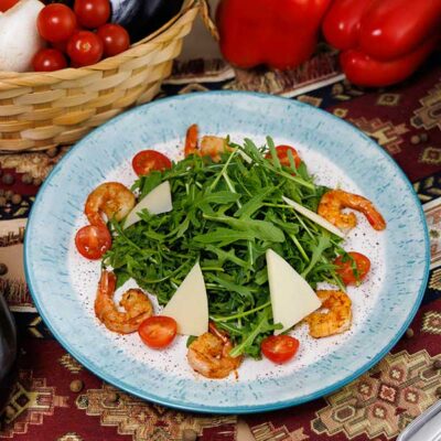Рукола с креветками
